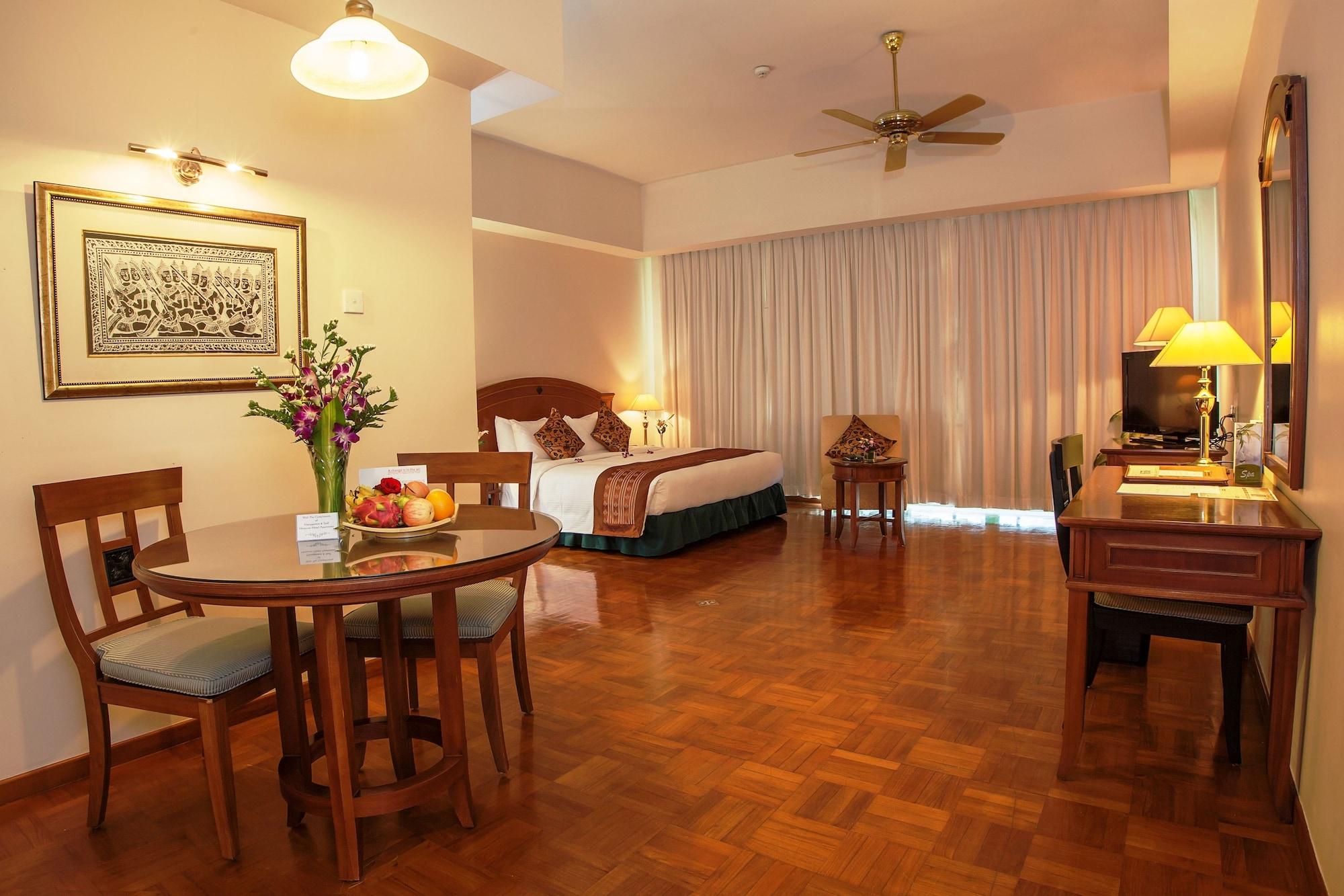 Himawari Hotel Apartments Phnom Penh Exterior photo