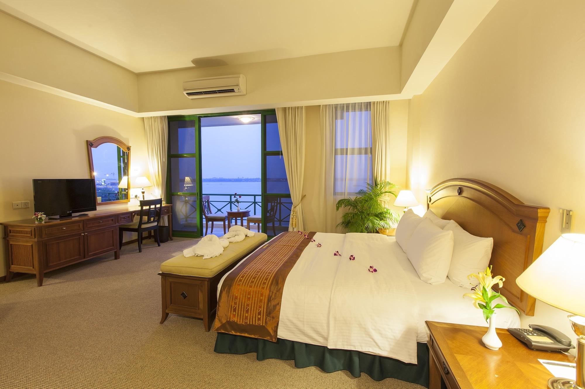 Himawari Hotel Apartments Phnom Penh Exterior photo