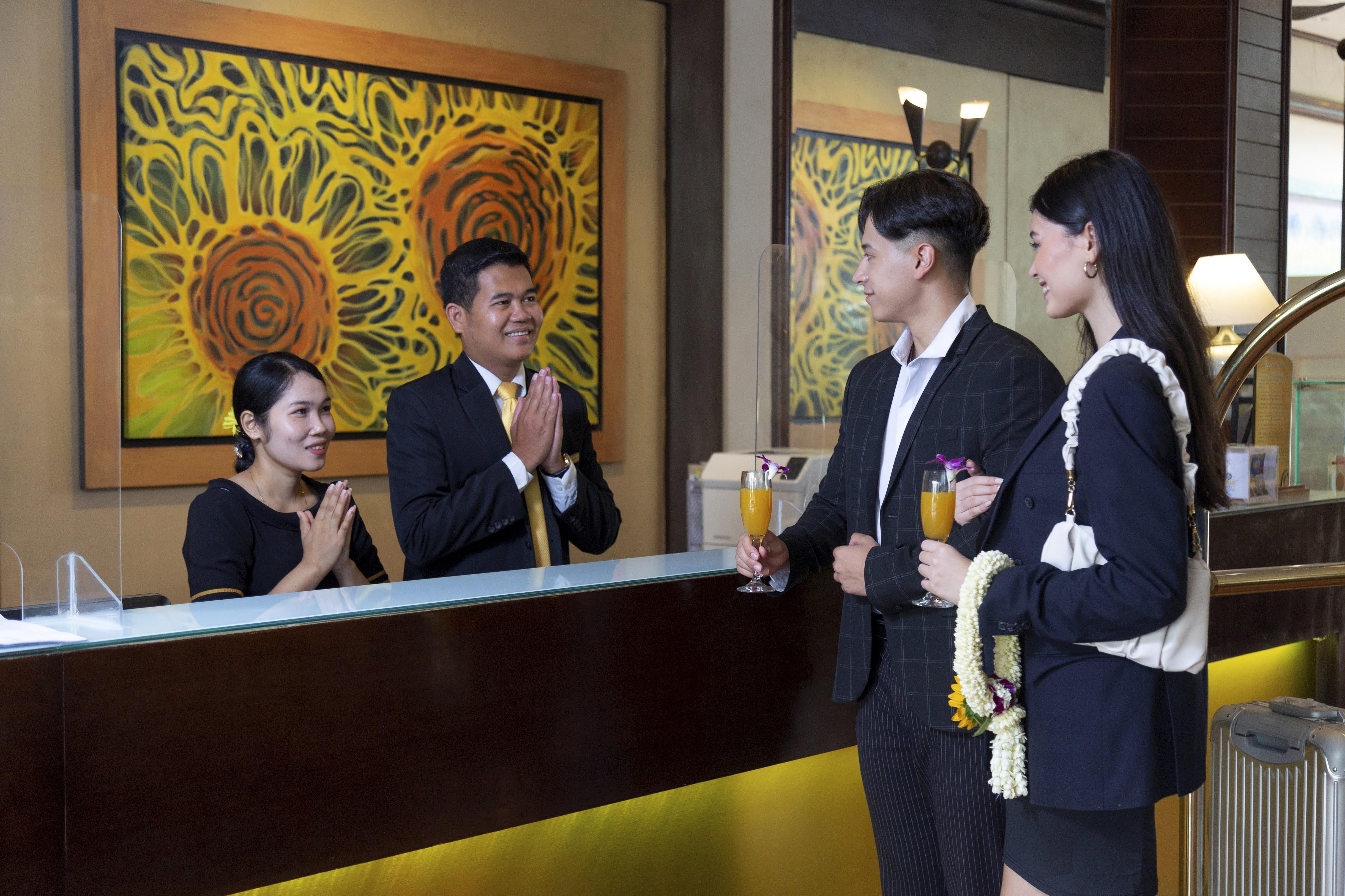 Himawari Hotel Apartments Phnom Penh Exterior photo