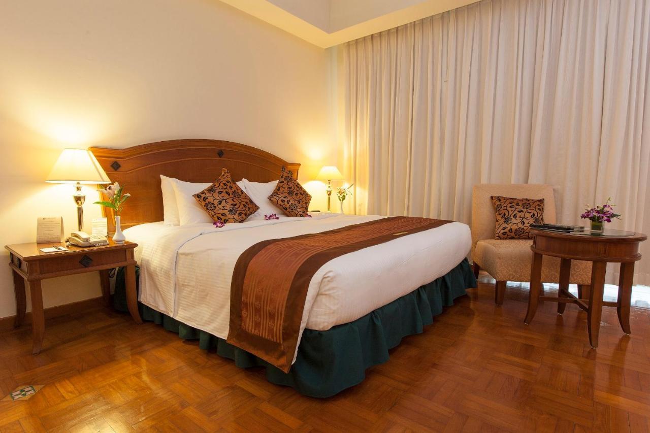 Himawari Hotel Apartments Phnom Penh Exterior photo